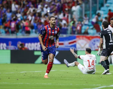 Willian José 'brocou' dois gols no triunfo do Tricolor