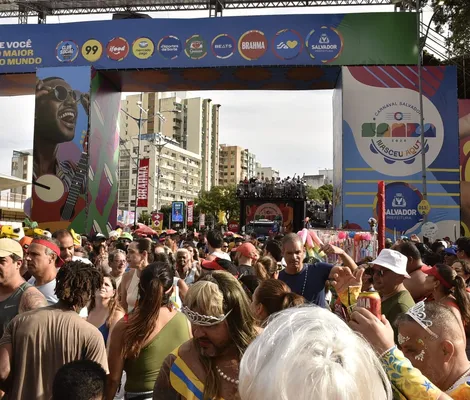 Imagem ilustrativa da imagem Canseira? Que nada! Idosos dominam Campo Grande no Carnaval