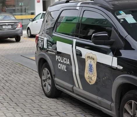 Imagem ilustrativa da imagem Homem agride mulher até a morte e é preso ao tentar enganar a polícia