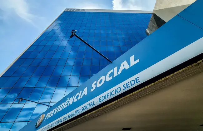 Imagem ilustrativa da imagem INSS vai liberar 13º mais cedo? Confira quem tem direito
