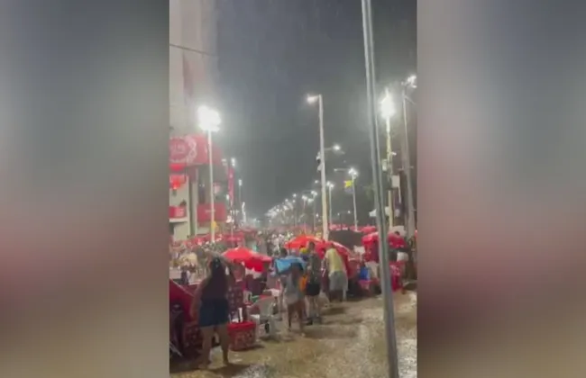 Imagem ilustrativa da imagem Vídeo: 'cacau' cai com força no primeiro dia do Carnaval de Salvador