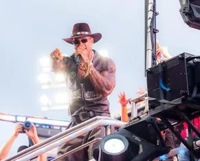 Léo Santana vai descer 'gigante' no arrastão da Quarta-Feira de Cinzas - Imagem