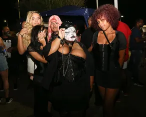 Looks e maquiagens inusitadas conquistam o Palco do Rock - Imagem