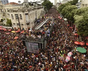 Paquera na muvuca? Foliões revelam como arrasar com os contatinhos - Imagem