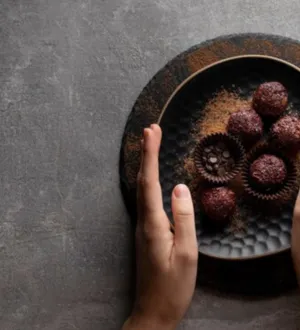 Imagem ilustrativa da imagem Chapou? Mulher é presa por vender brisadeiro no circuito Barra