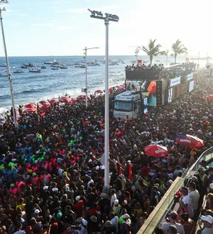 Imagem ilustrativa da imagem Suspeito de tráfico é preso após curtir Carnaval em trio elétrico
