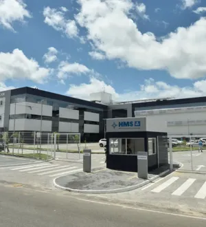 Imagem ilustrativa da imagem Comparsas levam homem baleado a hospital em carro roubado