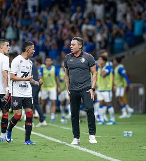 Imagem ilustrativa da imagem Chapecoense x Vitória: onde assistir, escalações e outras informações