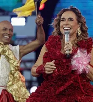 Imagem ilustrativa da imagem Daniela Mercury aquece torcida do Vitória no Barradão