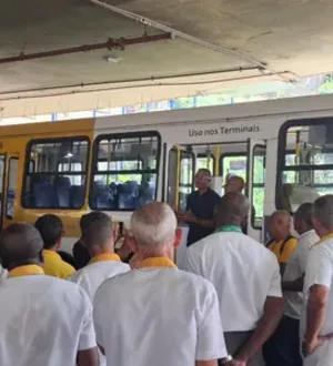 Imagem ilustrativa da imagem De garrafada a martelada: rodoviários viram alvos constantes na Bahia