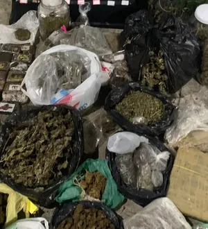 Imagem ilustrativa da imagem Estufas de drogas tomam ‘quebrança’ em Pituaçu após fuga de suspeito