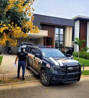 Imagem ilustrativa da imagem Líder de esquema de veículos roubados é alcançado em condomínio baiano