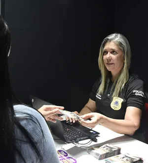 Imagem ilustrativa da imagem Luta contra feminicídio ganha reforço com delegacia na Estação da Lapa