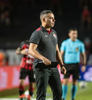 Imagem ilustrativa da imagem Após vexame e prioridade definida, Vitória promete titulares no sábado