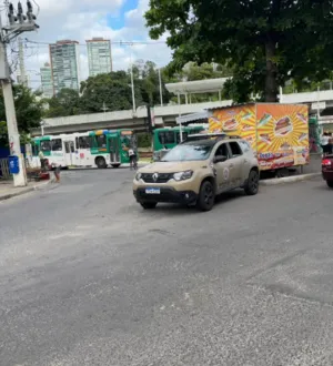 Imagem ilustrativa da imagem Ônibus param de circular no Complexo do Nordeste após tiro em policial