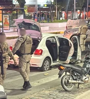 Imagem ilustrativa da imagem Pilha de corpos e viatura baleada: Ipiaú vive noite caótica