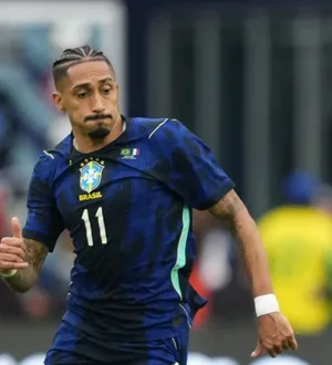 Imagem ilustrativa da imagem Raphinha deve ser desfalque da Seleção Brasileira contra a Croácia