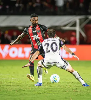 Imagem ilustrativa da imagem Vitória e Corinthians fazem jogo sem graça e empatam no Barradão