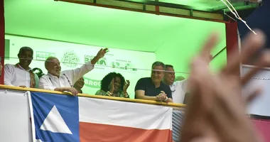 Imagem ilustrativa da imagem Lula brota em Salvador, quebra e amassa ao som de BaianaSystem