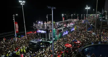 Imagem ilustrativa da imagem Vídeo: homem é preso durante passagem do trio de Bell