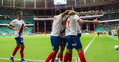 Imagem ilustrativa da imagem Com show de Everaldo, Bahia vence o Athletico-PR