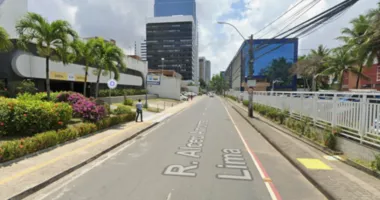 Imagem ilustrativa da imagem Facadas ou tiros? Mistério cerca homicídio próximo a shopping em SSA