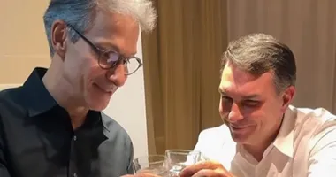 Imagem ilustrativa da imagem Crime? Zema e Flávio Bolsonaro são flagrados em situações proibidas