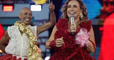 Imagem ilustrativa da imagem Daniela Mercury aquece torcida do Vitória no Barradão