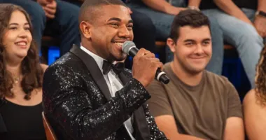 Imagem ilustrativa da imagem Davi rebate Bia após ela dizer que foi a verdadeira campeã do BBB