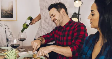 Imagem ilustrativa da imagem Feijoada, lasanha e K-pop: encontros em Salvador que deram errado