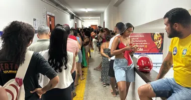 Imagem ilustrativa da imagem Filas e demora dos ônibus marcam votação em Feira de Santana