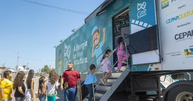 Imagem ilustrativa da imagem Filmes de graça e pipoca liberada: carreta de cinema chega na Bahia