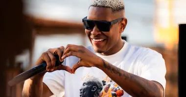 Imagem ilustrativa da imagem Foto amplia suposto novo romance de Rei dos Faixas