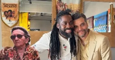 Imagem ilustrativa da imagem Lázaro Ramos leva presentes especiais para Wagner Moura antes do Oscar