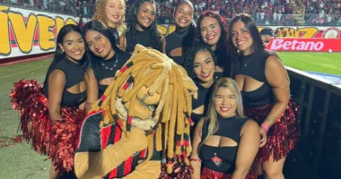 Imagem ilustrativa da imagem Líderes de torcida mostram resistência e abrem espaço no futebol