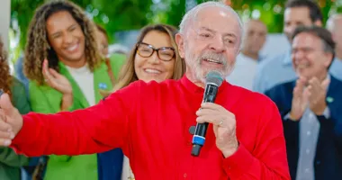 Imagem ilustrativa da imagem Lula pede para quem usa caneta emagrecedora “tirar a bunda da cadeira”