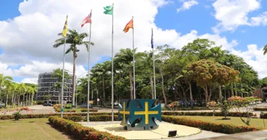 Imagem ilustrativa da imagem Mensagens racistas são exibidas em mural de universidade baiana