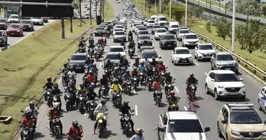 Imagem ilustrativa da imagem Perrengues transformam luta pelo sustento dos trabalhadores por app