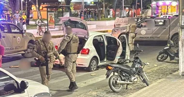 Imagem ilustrativa da imagem Pilha de corpos e viatura baleada: Ipiaú vive noite caótica