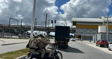 Imagem ilustrativa da imagem Polícia Militar faz escolta das urnas para as Eleições 2026 na Bahia
