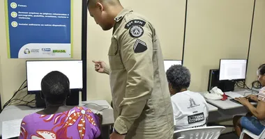 Imagem ilustrativa da imagem Projeto digital da PM deixa povo do Nordeste de Amaralina antenado