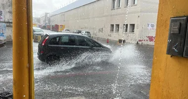 Imagem ilustrativa da imagem Queda de chuva forte em Salvador liga alerta para desabamentos