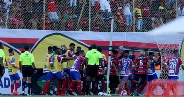 Imagem ilustrativa da imagem Saiba onde estão os jogadores que trocaram socos no Ba-Vi da Paz