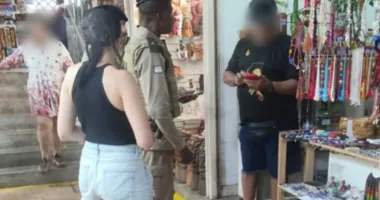 Imagem ilustrativa da imagem Turistas pagam R$ 200 em duas pimentas no Mercado Modelo e chamam PM