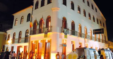 Imagem ilustrativa da imagem Vídeo: caminhão perde o controle e atinge museu e igreja no Pelourinho