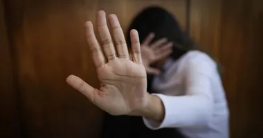 Imagem ilustrativa da imagem Violência contra a mulher: saiba sinais de alerta, como reagir e mais