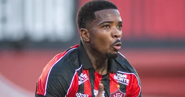 Imagem ilustrativa da imagem Vitória abre os cofres e Cacá deve ser titular contra o Corinthians