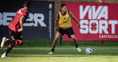 Imagem ilustrativa da imagem Zé Marcos negocia saída do Vitória para clube da Série B