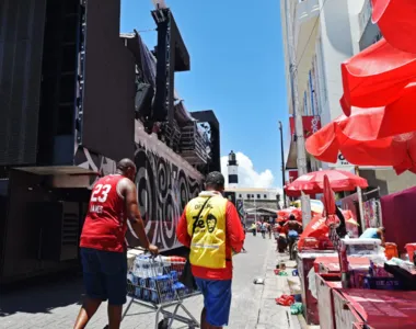 Vendedores ficaram focados até o fim da folia