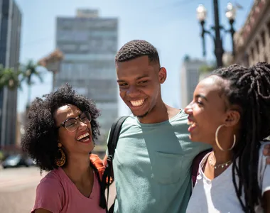 Oportunidades são para inglês, espanhol, francês, alemão, sueco e português para estrangeiro